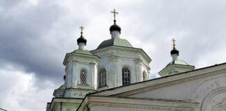 Кафедральный Вознесенский Собор в Кашине: Тверская православная святыня на берегу реки Кашинки