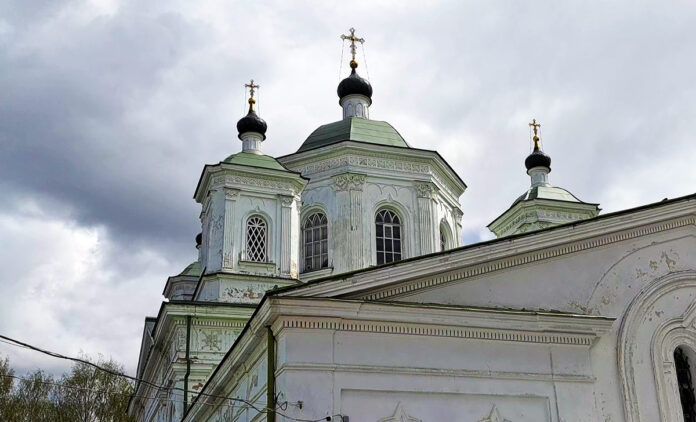 Кафедральный Вознесенский Собор в Кашине: Тверская православная святыня на берегу реки Кашинки