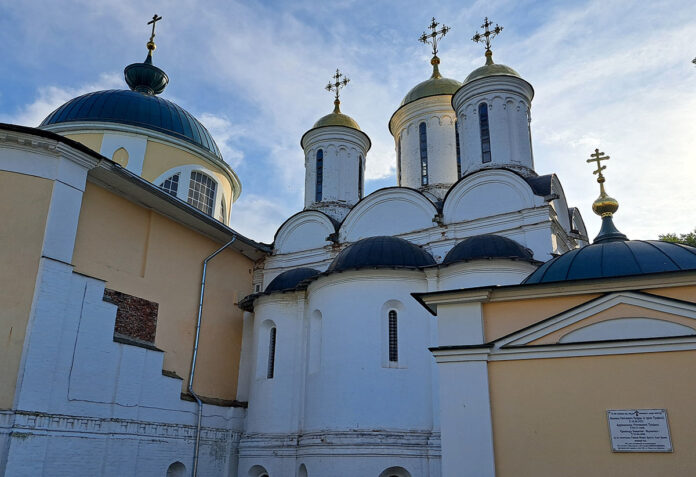 Спасо-Преображенский монастырь в Ярославле ("Ярославский Кремль"): обитель русских князей и центр духовного просвещения на Волге