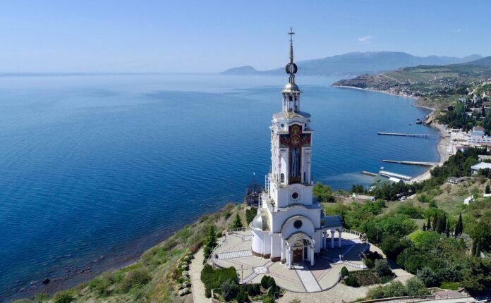Церковь Святого Николая Чудотворца в Малореченском в Крыму: мемориальный храм-маяк в память о погибших на водах
