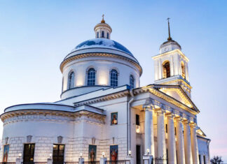 Собор Николы Белого (Николая Чудотворца) в Серпухове, шедевр академика Федора Шестакова: московский ампир под куполом с апостолами Собор Николы Белого (Николая Чудотворца) в Серпухове, шедевр академика Федора Шестакова: московский ампир под куполом с апостолами