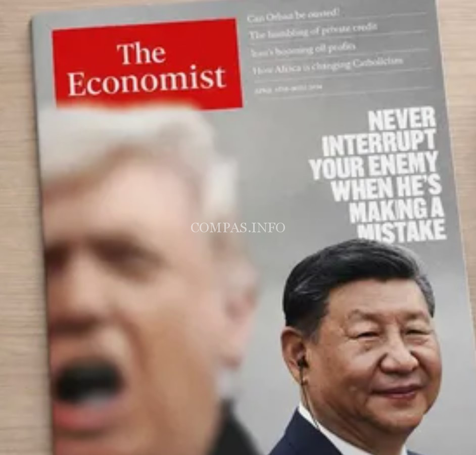 The Economist обложка - Си Дзинпин смотрит на Трампа с цитатой Наполеона «Никогда не мешай врагу, когда он совершает ошибку The Economist обложка - Си Дзинпин смотрит на Трампа с цитатой Наполеона «Никогда не мешай врагу, когда он совершает ошибку