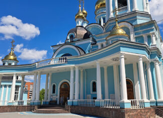 Покровско-Татианинский собор в Чебоксарах: Покровский храм 1672 года затоплен в водохранилище ГЭС и возрожден в новом соборе в XXI веке Покровско-Татианинский собор в Чебоксарах: Покровский храм 1672 года затоплен в водохранилище ГЭС и возрожден в новом соборе в XXI веке